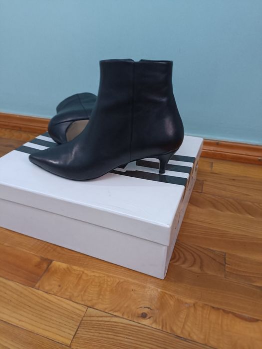 Полусапожки кожаные бренда Hotic