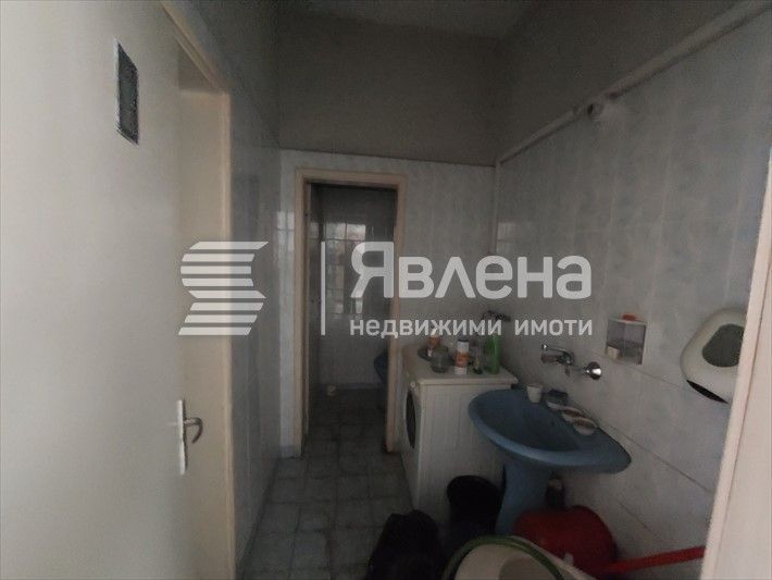 Трети етаж от административно-производствена сграда