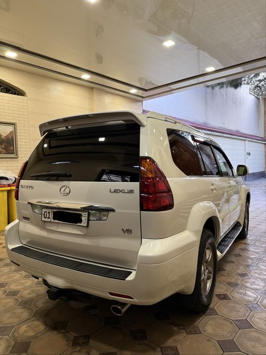 Lexus - GX 470.  V8