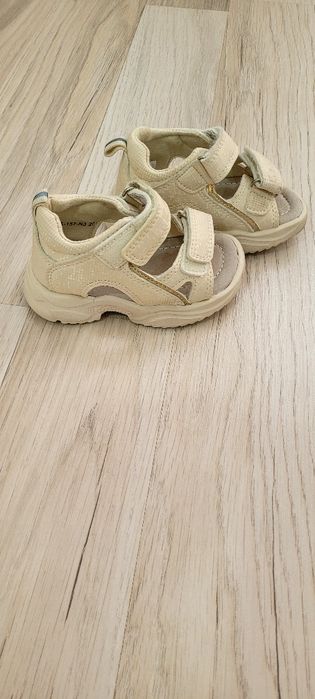 Продам обувь на девочку