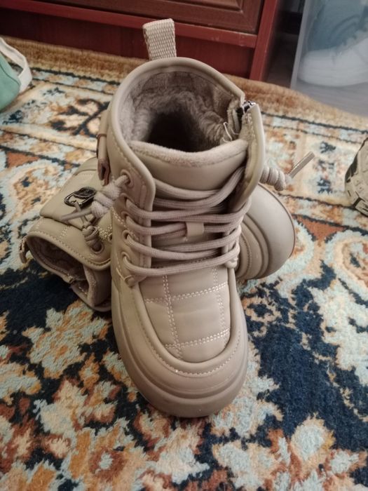 Продам детскую обувь в отличном состоянии