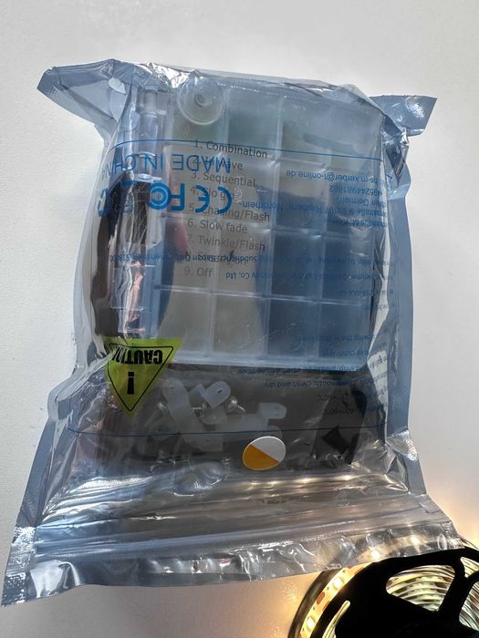 Pachet banda LED 3m – 3 bucati + 2 gratis, 180 led, telecomanda