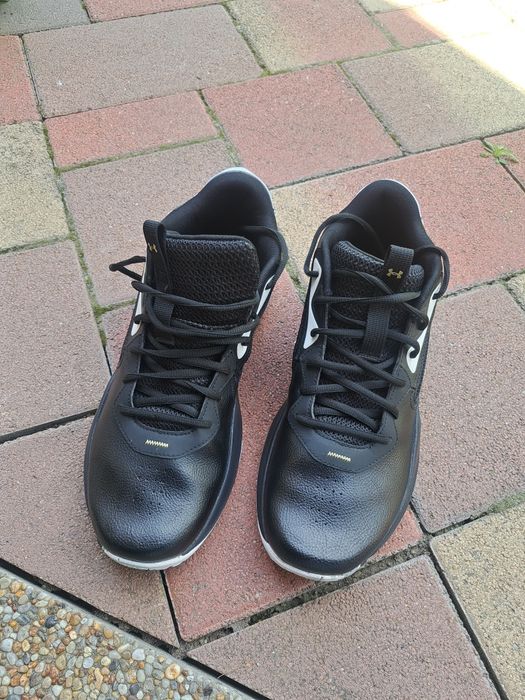 Adidasi under armour