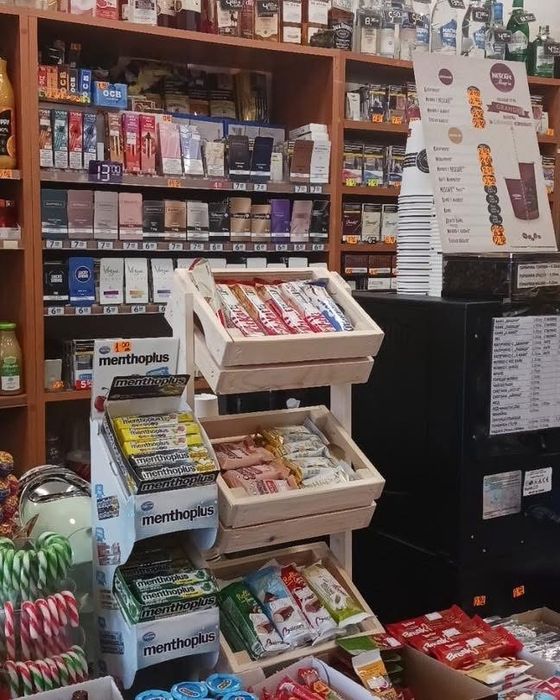 Мини стъпаловиден дървен стелаж с 4 мини касетки