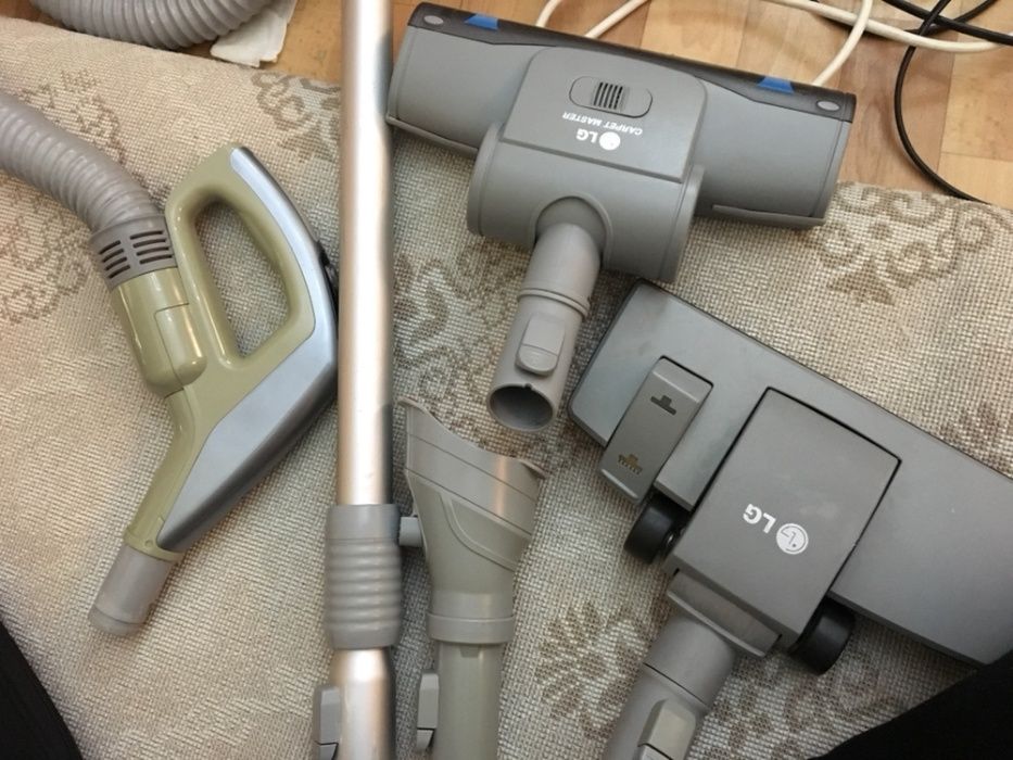 Классный современный пылесос! LG, мощность 2000w