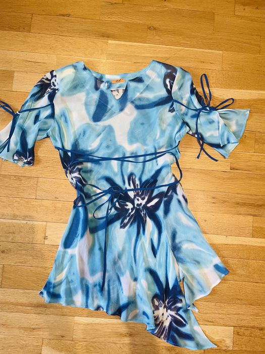 Страхотен БГ две части, стилен и елегантен С ПОДАРЪК ПО ИЗБОР