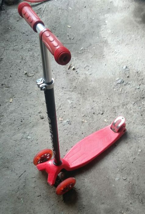 Детский самокат в хорошем состоянии