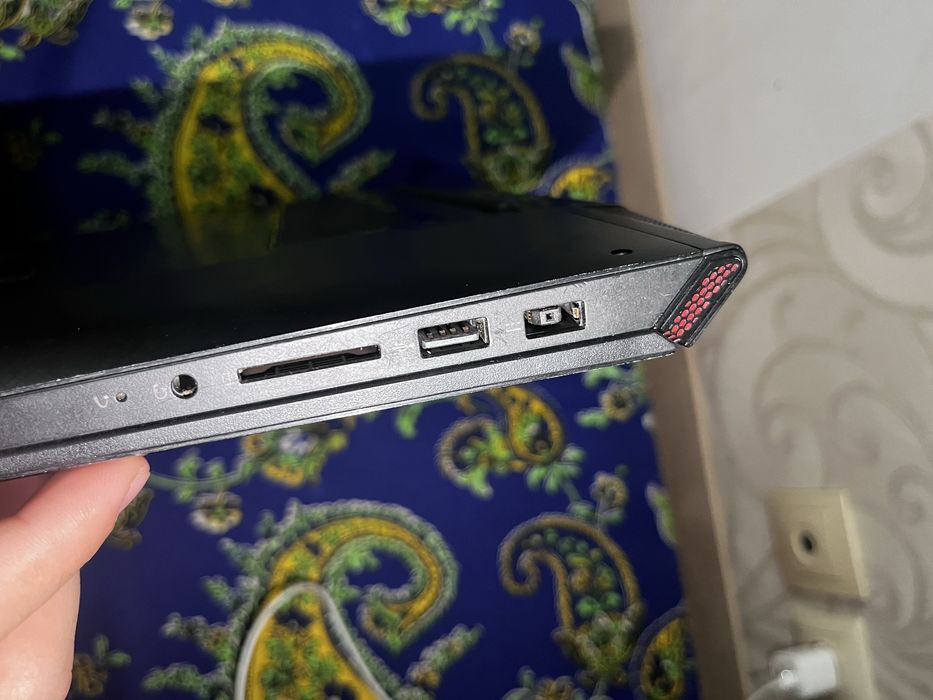 Lenovo IdeaPad Y700-15ISK