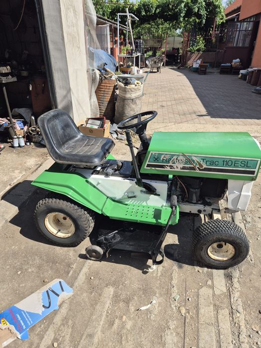 Tractoras gazon tuns iarba