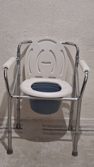 Санитарный стул туалет