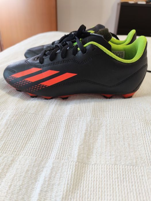 Ghete fotbal adidas, iarba