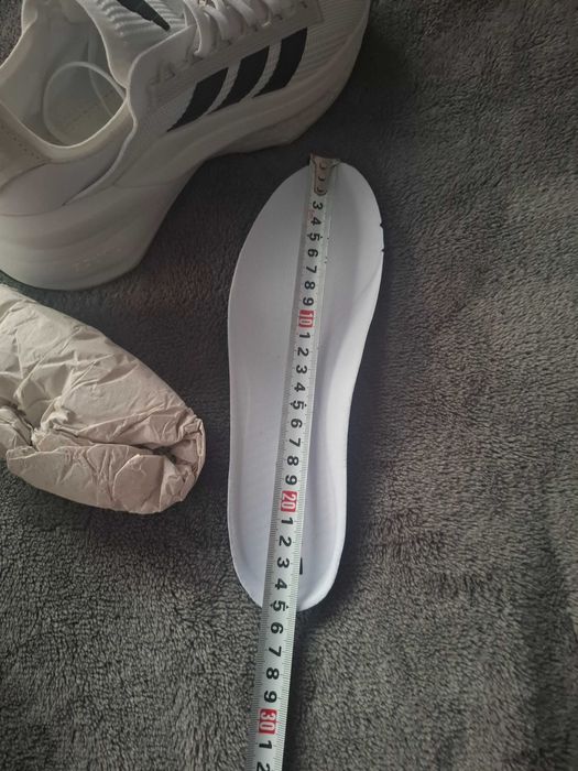 Аdidas AVRYN номер 39 1/3