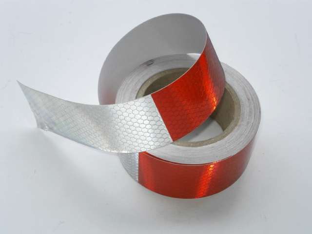 Светлоотразителна самозалепваща лента / сигнална