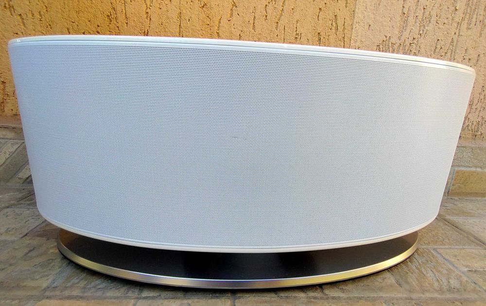 JVC RV-NB 51W Boombox , ( Bluetooth Adapter) ,USB port, IPod dock, and FM radio ,două difuzoare Super Woofer
