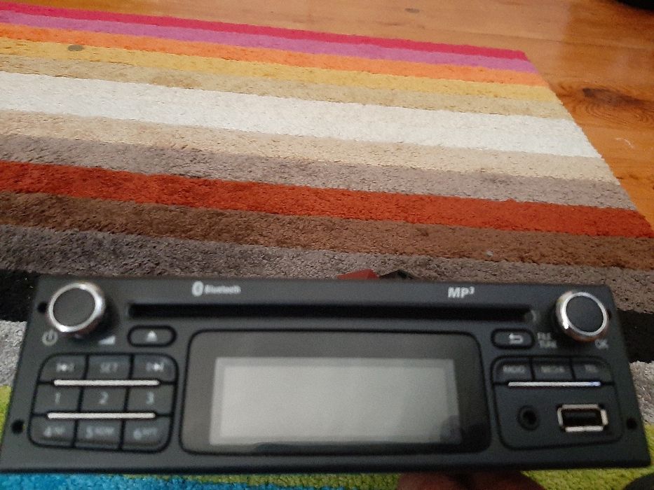 Auto CD , Bluetooth , USB port , AUX , RADIO