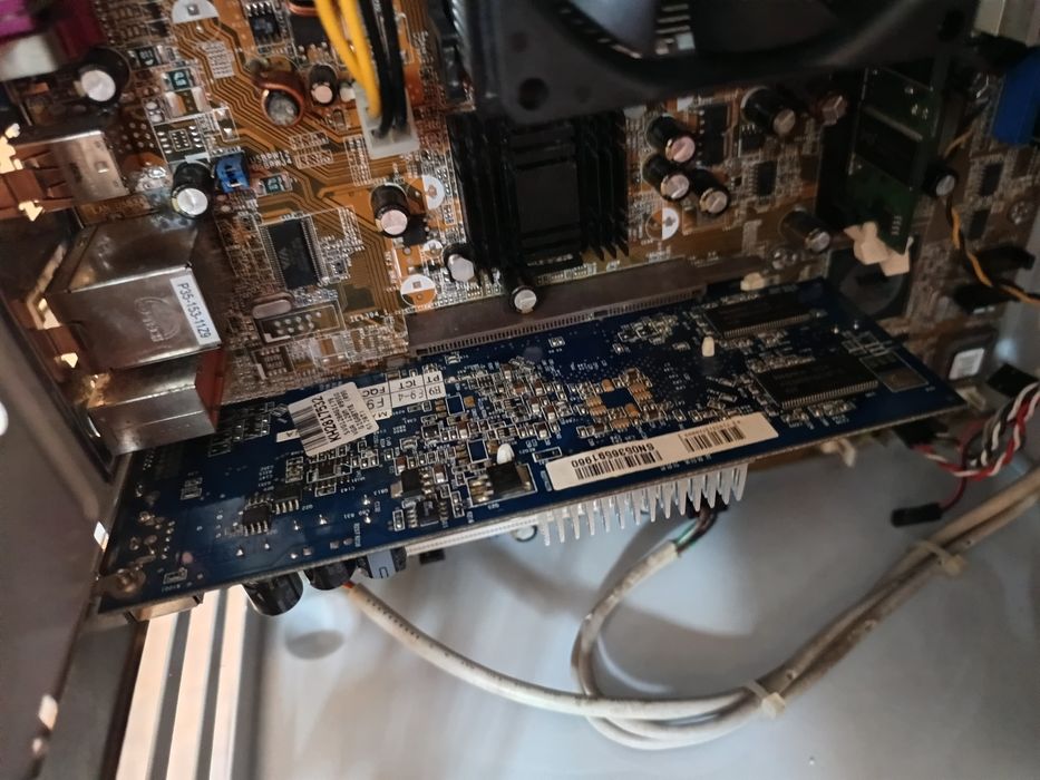 De vanzare unitate Retro AMD Athlon