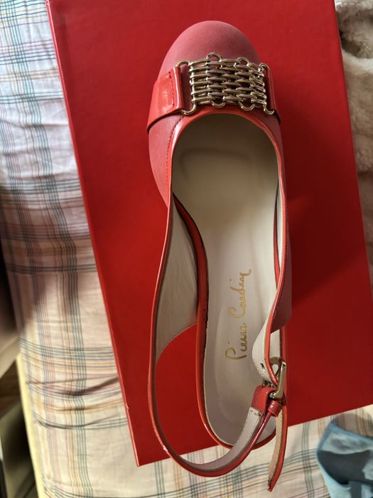 Дамски обувки с отворена пета