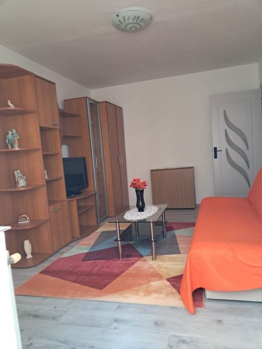 SE INCHIRIAZA Apartament Cu 2 camere