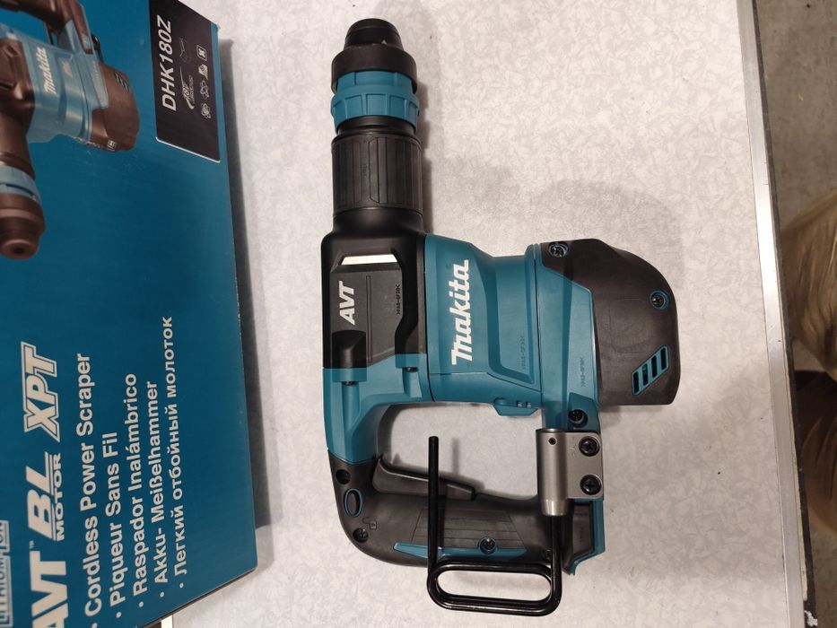 Коледна цена Акумулаторен безчетков къртач Макита Makita DHK180