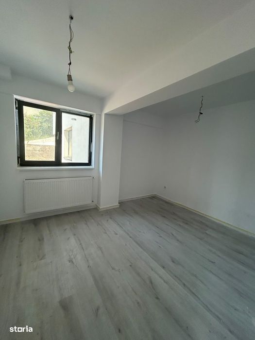 Apartament cu 3 camere - zona Hlincea