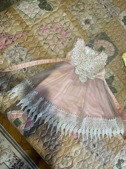 Детски Роклички  за официални поводи.