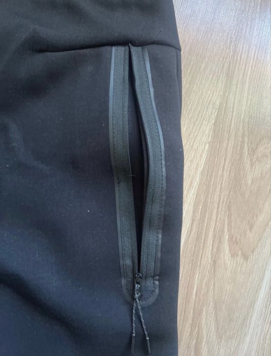 Pantaloni nike tech