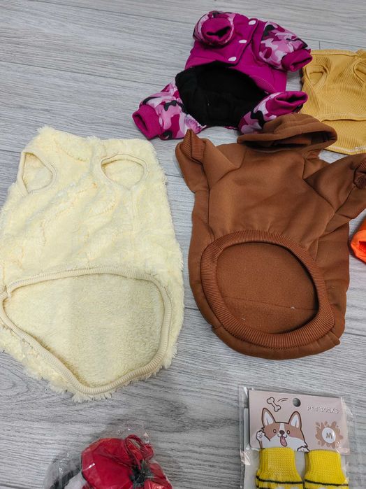 Дрешки за малки порода кученца и чорапки