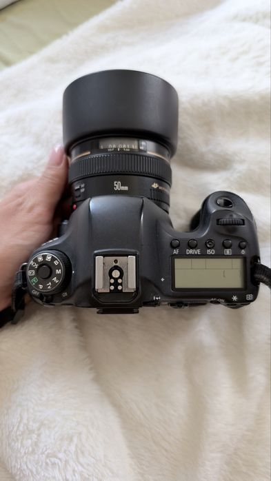 Canon EOS 6D + Canon EF 50mm f/1.4