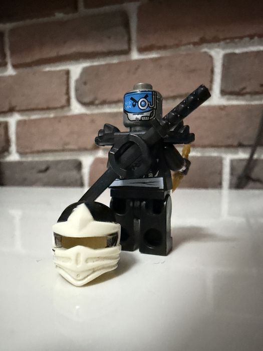 Minifigurină LEGO Ninjago Zane Deepstone Armor Possession