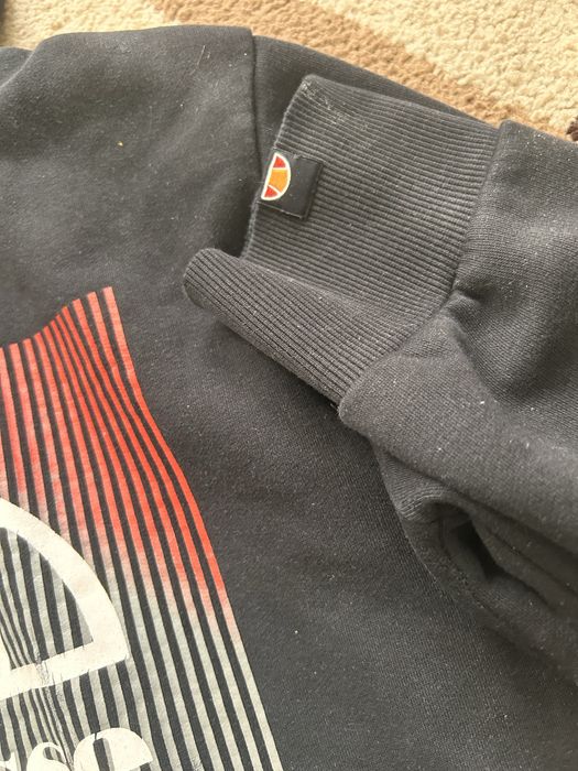 Ellesse суитчър