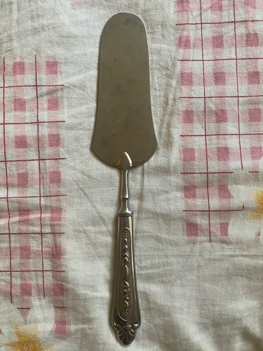 Посребрена шпатула за сервиране
