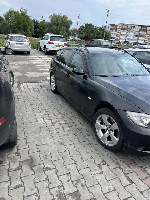 Vând BMW 320 D .