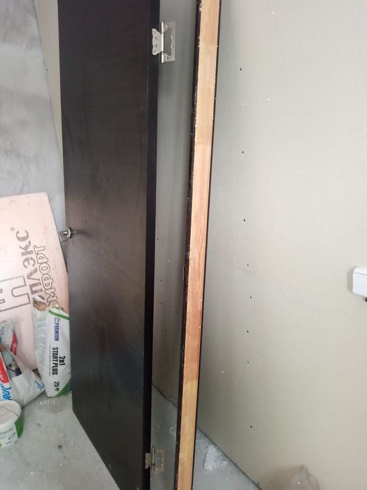 Продам межкомнатную дверь.