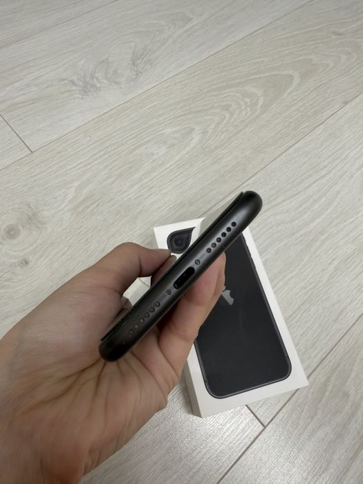 Продам iPhone 11