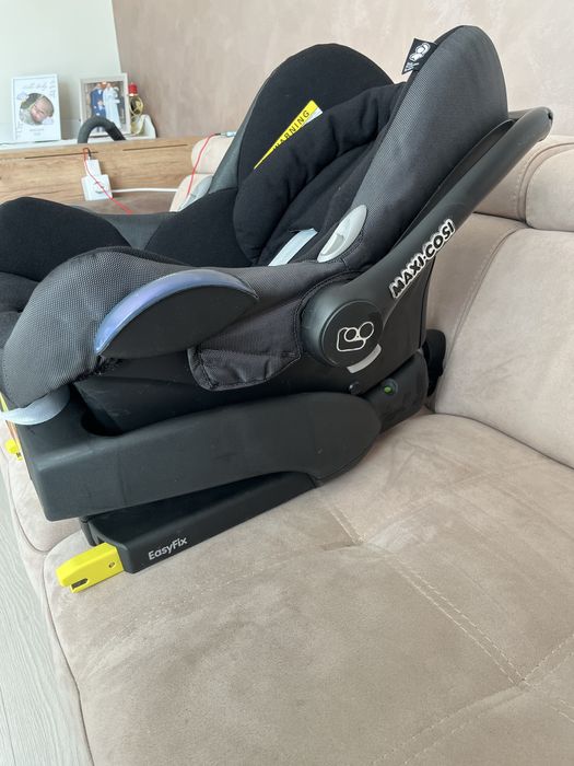 Maxi-Cosi CabrioFix + ISOFIX база EasyFix кошче за новородено– много запазено