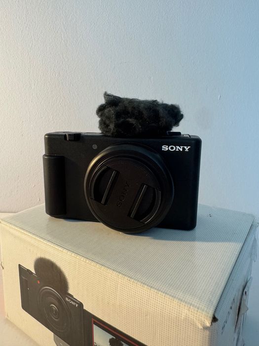 Camera Vlogging Sony ZV-1f cu accesorii incluse