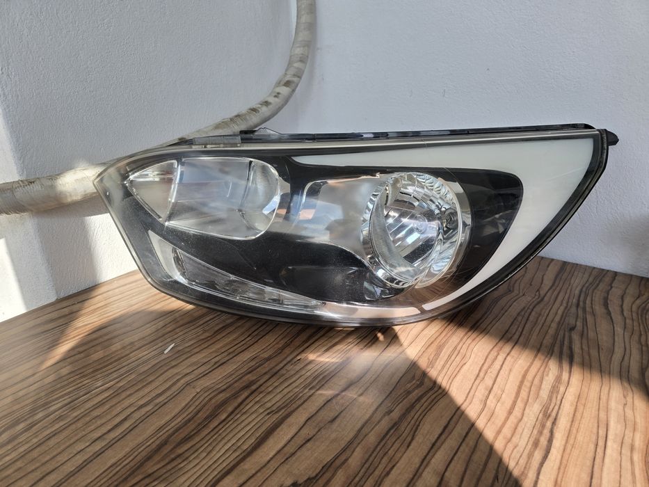 Far Kia Rio Hatchback, stanga, european