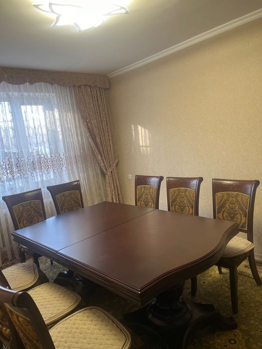 Продается бордовый стол Чистое дерево