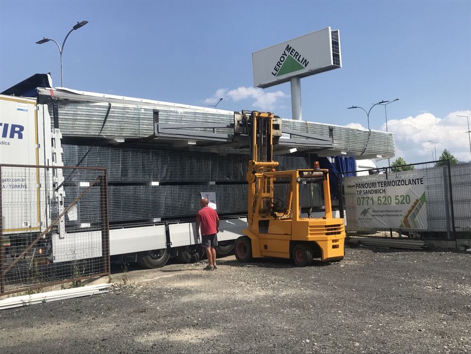 Panouri termoizolante tip sandwich pentru perete si acoperis