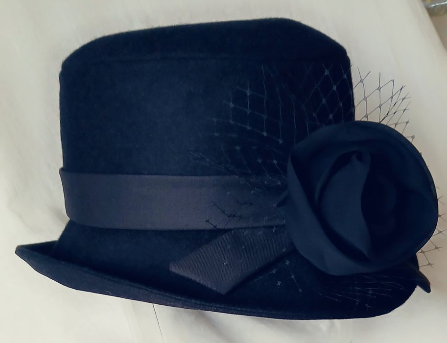 Женская шляпка из кашемира.