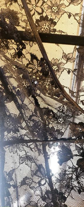 Ново Дамско черно дантелено боди с пайети в размер S.