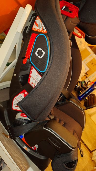 Vand scaun auto cu prindere in centuri