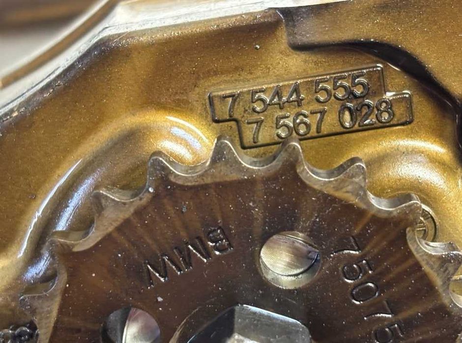 Pompa ulei pentru BMW benzina cod motor N43B20/ Pompa ulei N43b16 bmw