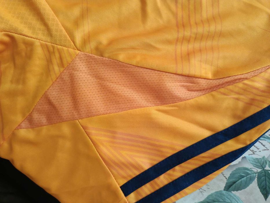 Продавам оригинална тениска Adidas Реал Мадрид