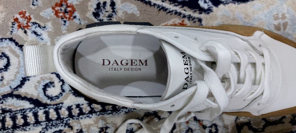 Продам кроссовки