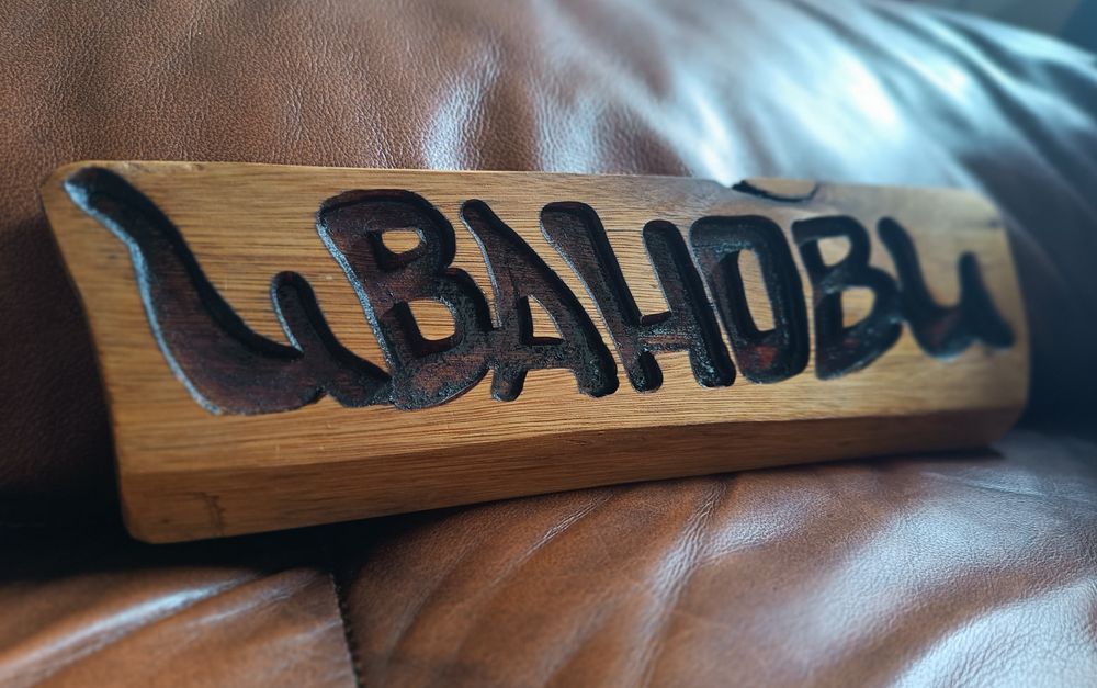 Уникални дървени купи, свещници и табели