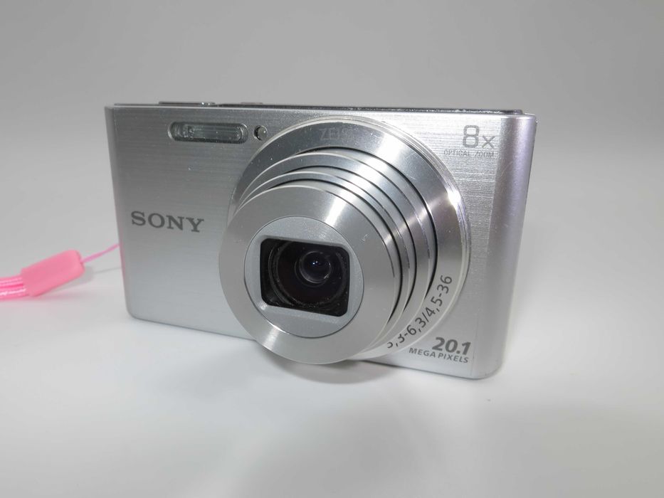 Sony CyberShot W830 компактен цифрова фотоапарат, дигитална камера сребърен цвят, пълен комплект, работи отлично, като НОВА