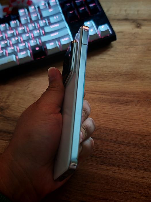 Продам Xiaomi 14 12/512 + чехлы