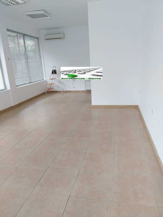 Дава се под наем Магазин в Пловдив, Кършияка - 40 кв.м за 311.1 € - Снимка #1