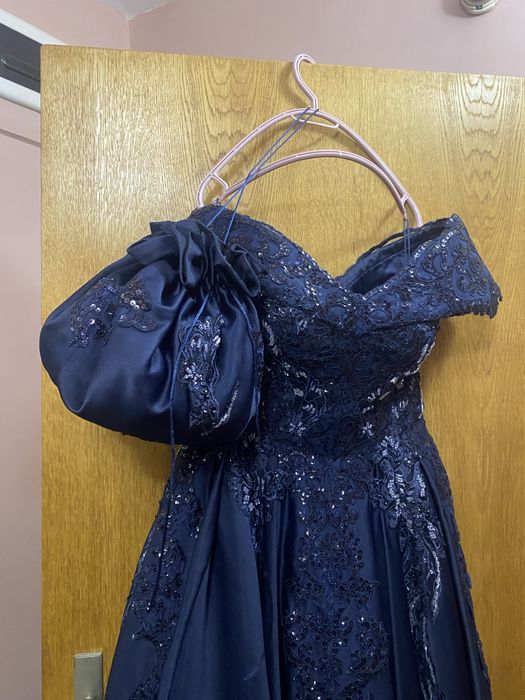 Рокля за бал във Варна